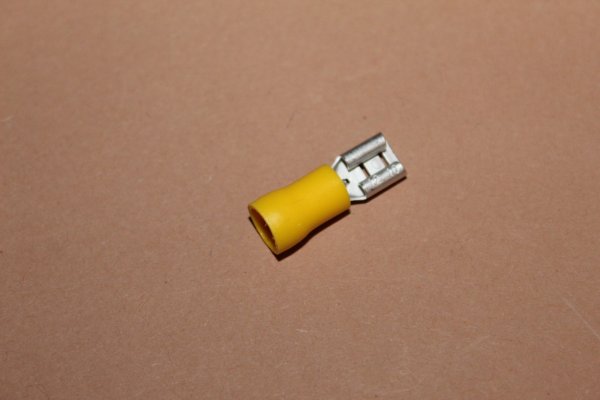 Kabelverbinder Flachsteckhülse gelb 6,3mm Dresselhaus